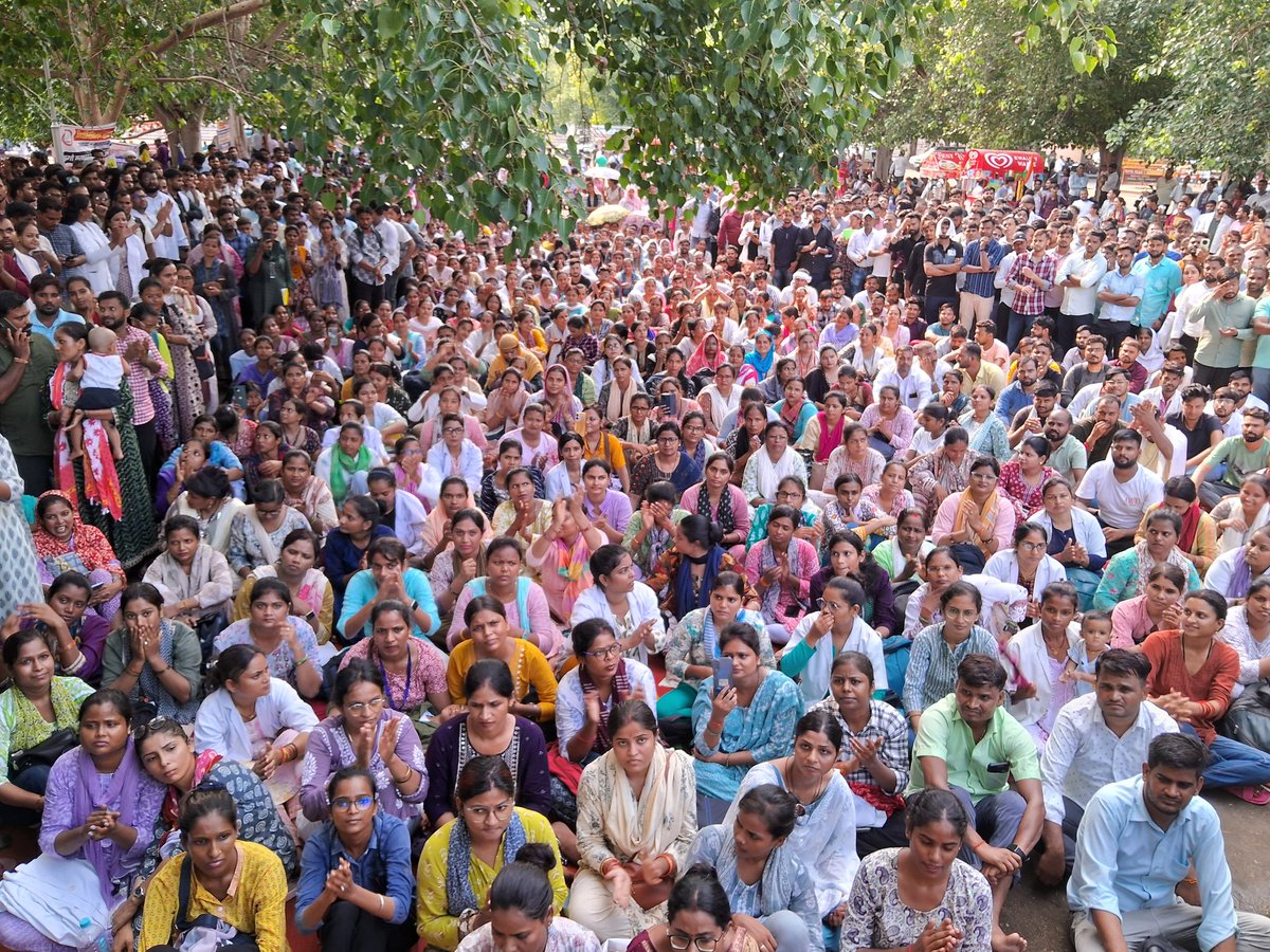 PRADIPK94650093's tweet photo. @brajeshpathakup CHO इको गार्डन लखनऊ में धरना दे रहे है। जरा उनकी भी पुकार सुन लें, प्रदेश में 16000 से अधिक अरोग्य मन्दिरों पर लगा मजबूरन धरना प्रदर्शन कर रहे है। @aajtak @ABPNews @JPNadda @MoHFW_INDIA @myogiadityanath @News18UP @NewsNationTV @ZeeNews @1stIndiaNews @narendramodi @yadavakhilesh https://t.co/ZC7JHT7kIi