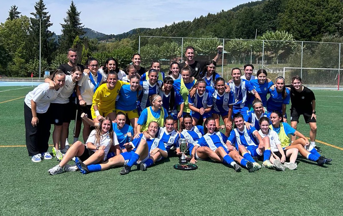 🏆 ¡CAMPEONAS de la #EHKopa! 🏆

El filial albiazul se impone (1-2) al <a href="/AthleticClubFem/">Athletic Club</a> C en la final de la fase C, disputada en el Estadio Municipal de Ellakuri (Laudio).

Zorionaaaaak, equipo! ✌️

#GoazenGloriosas ⚪️🔵