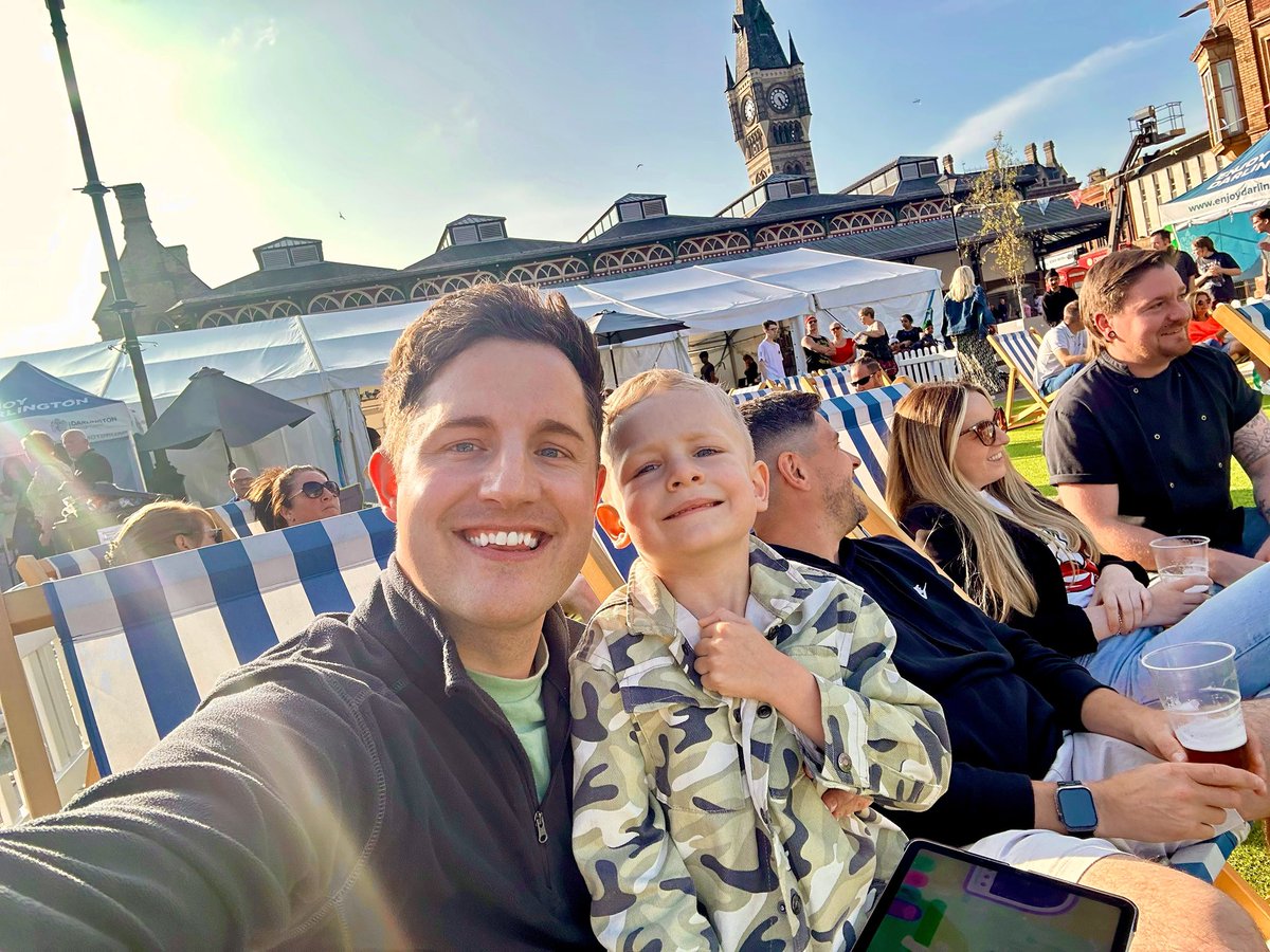 He’s sick of the selfies already! 🍻☀️