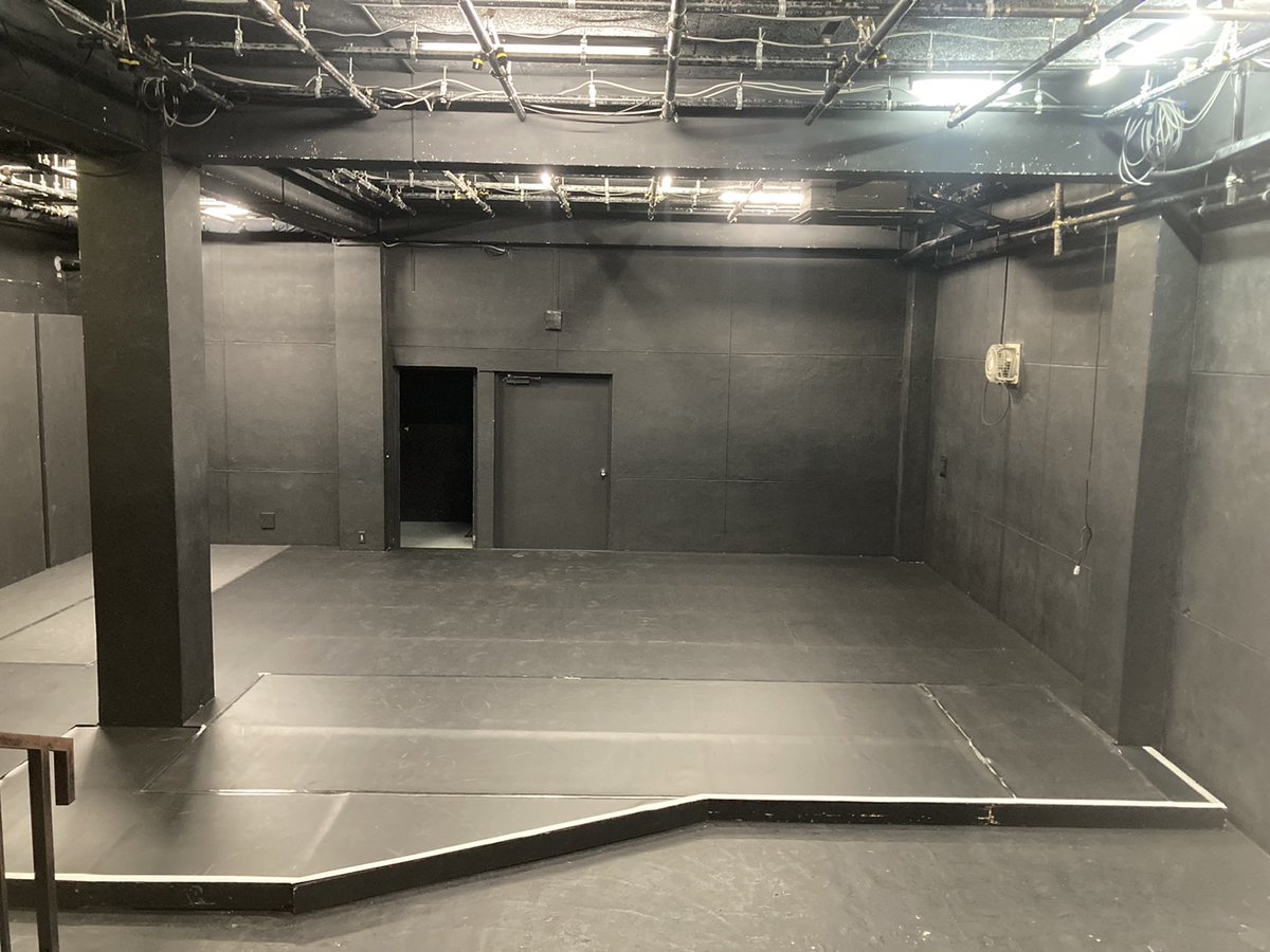 theaterKASSAI's tweet photo. 最後に。

閉館のお知らせに際し、たくさんのお声を寄せていただきありがとうございました。KASSAIは小さく、建物は古臭くて、劇場デザインも旧式だったけれど、色々な方の様々な想いがこれでもかと詰まっていた豊かな劇場空間だったのだなと今更ながらに感じております。 https://t.co/xUHHizXf1s