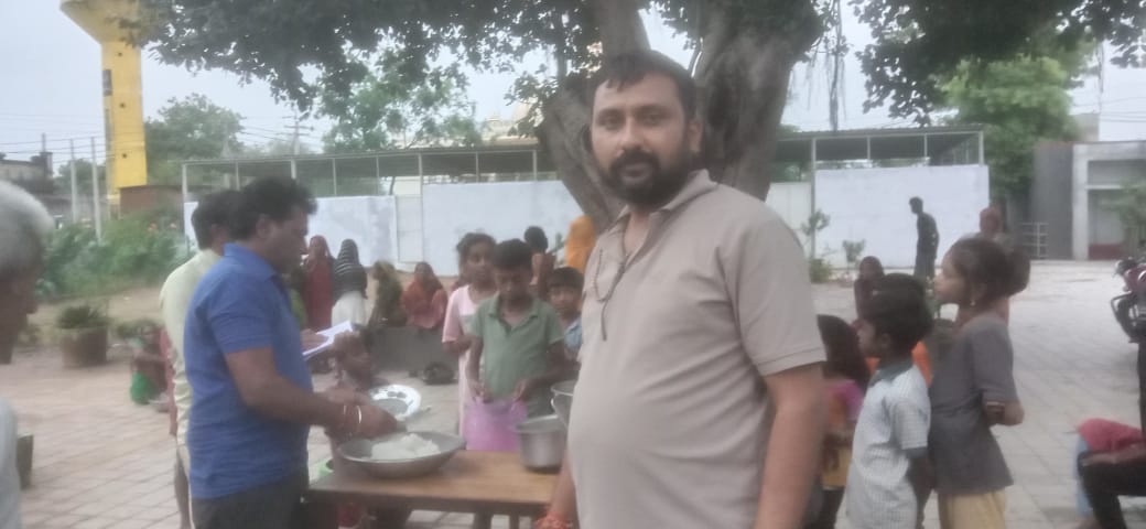 આપત્તિ વ્યવસ્થાપન માં પૂર નિયંત્રણ અને નુકશાન સર્વે સહિત ની કામગીરી ઓ માં જોડાયેલ તલાટી કમ મંત્રી શ્રી ઓ.. 
#LetsCare 
<a href="/CMOGuj/">CMO Gujarat</a> 
<a href="/GujPRHDept/">Panchayat, Rural Housing & Rural Dev. Department</a> 
<a href="/CollectorAnd/">Collector and DM Anand</a> 
<a href="/DDO_Anand/">DDO Anand</a> 
@MahitiAnand