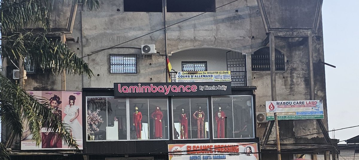 Bonjour <a href="/CRTV_web/">CRTVweb</a> vous avez même vu la boutique La Mimbayance de Blanche Bailly ci? 👀