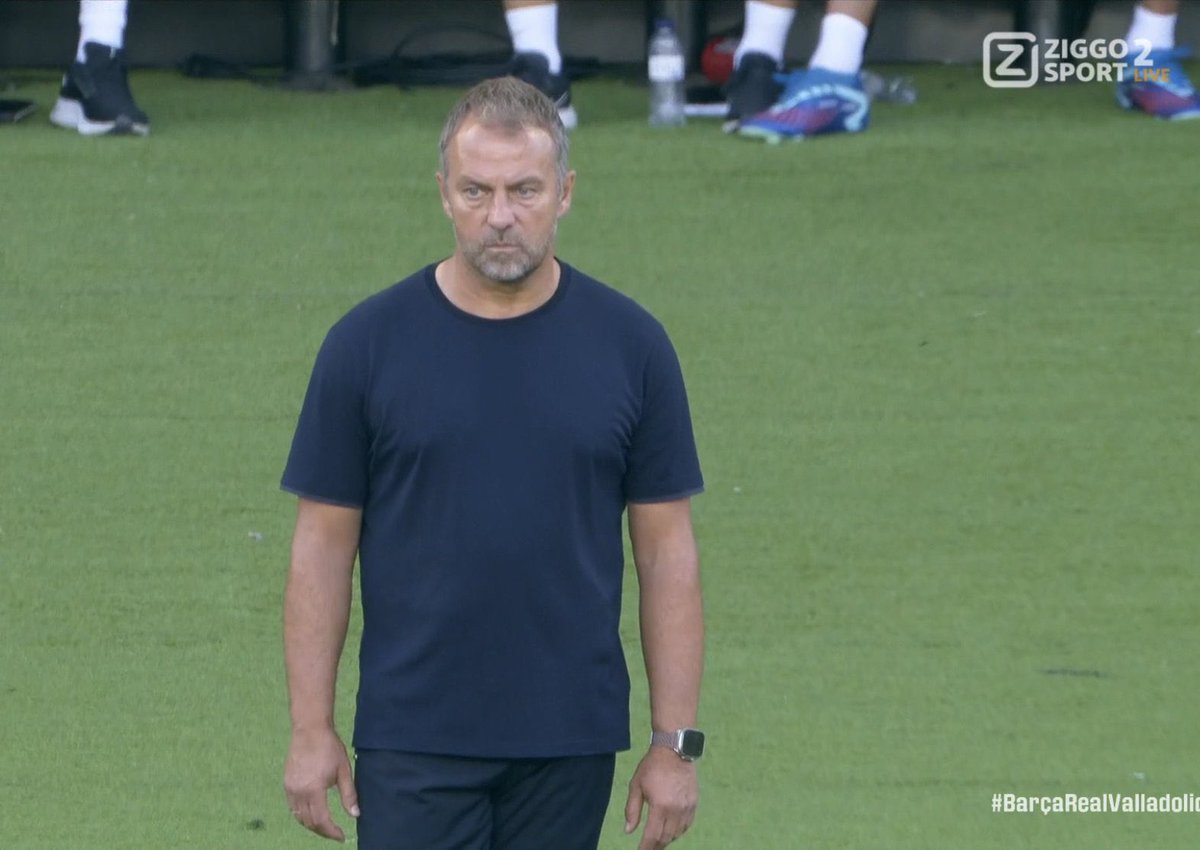 - Le cambian el equipo cada día 
- No habla español ni entiende la prensa
- Convierte a Raphinha en Ronaldinho 
- Tiene a Lewandowski anclado en el area
-Dani Olmo es la reencarnación de Johan Cruyff 
- Gana 7-0 y está enfadado 

Hansi Flick, Europa está cagando líquido💀