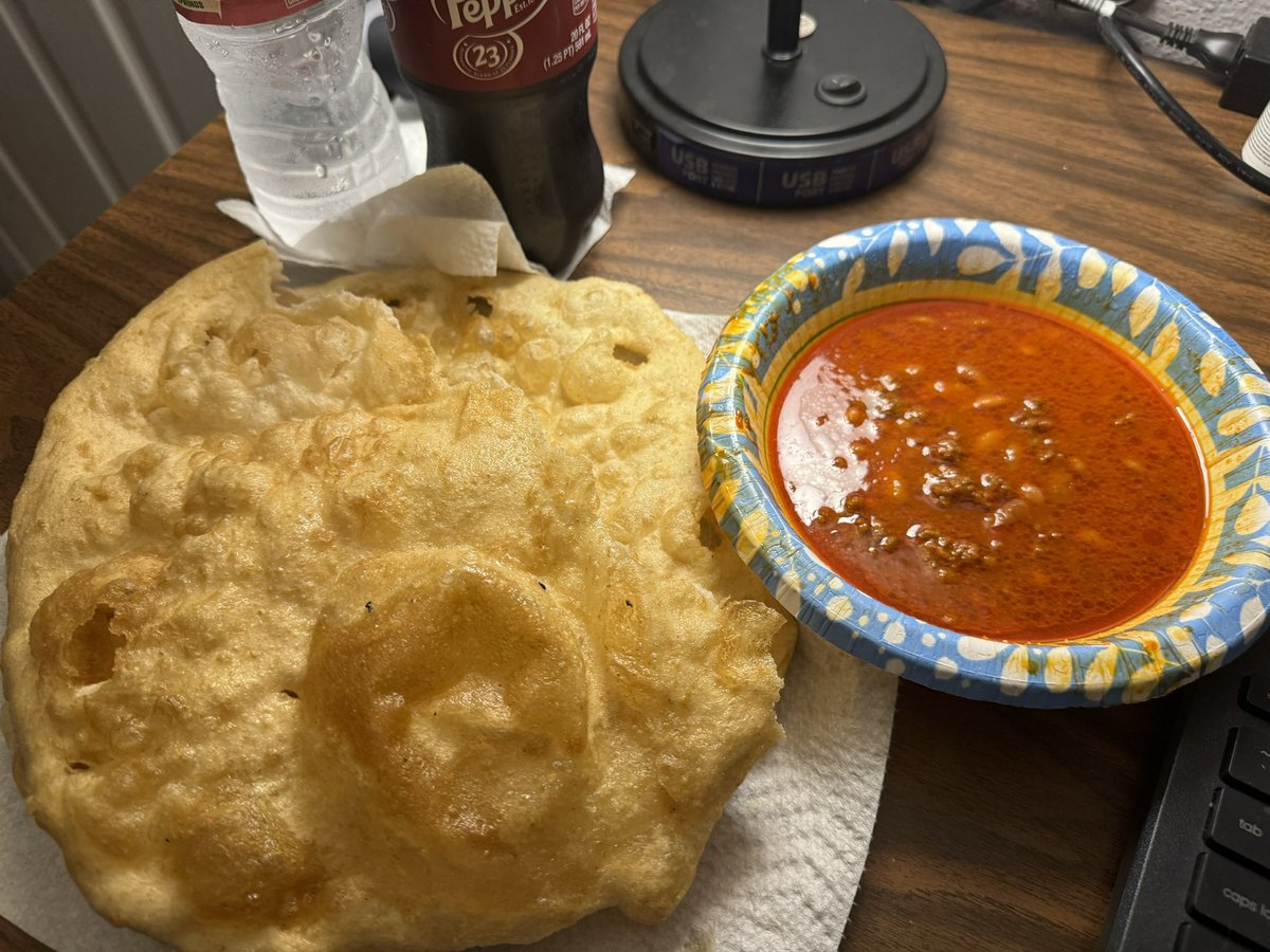 Doomsday3m's tweet image. #DinnerIsServed #RedChiliBeans #Frybread #Delish 😋
