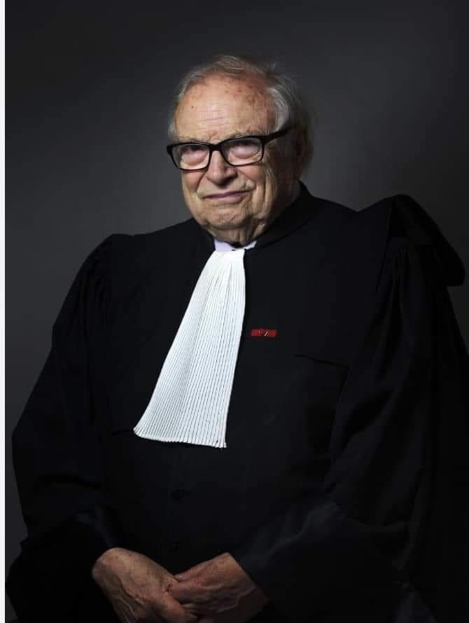 Ces Hommes de loi qui nous ont donné l’envie de porter la même robe qu’eux et de défendre les mêmes combats. il se sera battu pour ses convictions jusqu’au bout. Reposez en paix cher confrère 🕊️