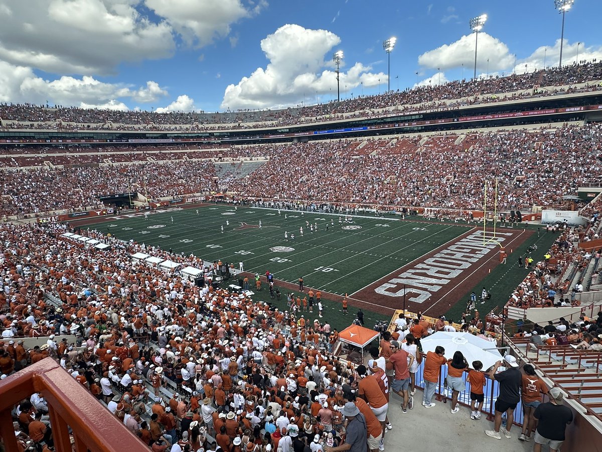 mccrary903's tweet image. Are we about to see Arch?  #HookEm  🤘🐮