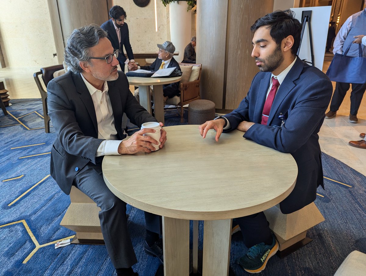 ScienceMuslim's tweet photo. The 1:1 mentoring sessions are in full swing at the #MSLM24 conference. Join us to learn from top experts across various fields—access to such diverse professionals is truly a blessing! @ammausa @IAAAE_org
#Mentor #Science #QuranAndScience https://t.co/pml2BoMsq9