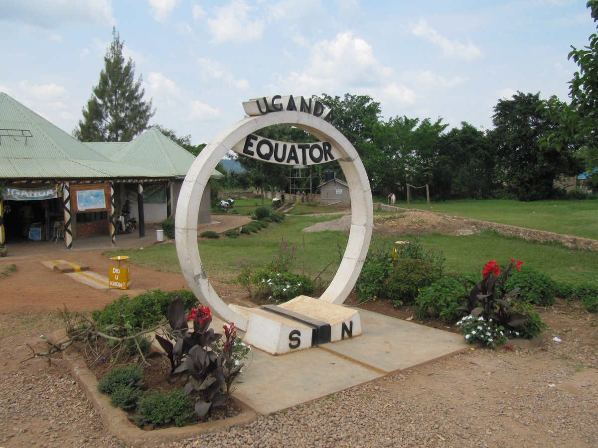 VisitAfrica2's tweet image. Uganda is the destination where two different hemispheres meet—Uganda’s Equator Line!  

#Uganda #EquatorLine #VisitAfrica