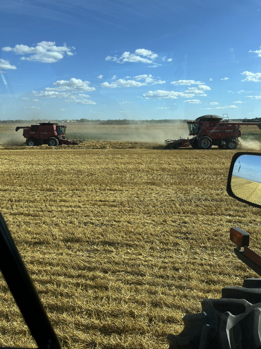 27Dean's tweet image. Finally less spinning of the wheels and more traction! Hopefully we can get a good stretch now! Have a safe one peeps. And remember keep them chutes closed @BruceKwilton @brattsycakes @MarlinStutt