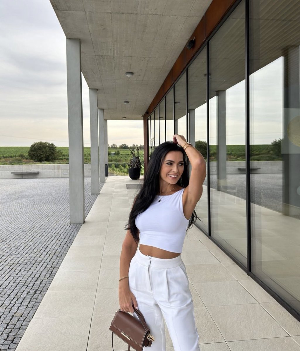 Sarah Hickey tweet media