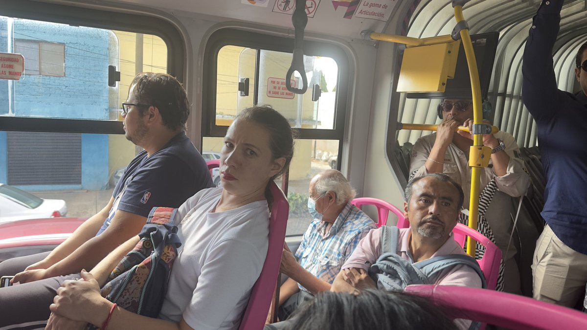 QueenDisastery's tweet photo. @MetrobusCDMX No respetan el vagón de mujeres de la unidad 2629 que va dirección prepa 1 #L5 por favor digan algo #apoyo https://t.co/QEW8LoHXkC