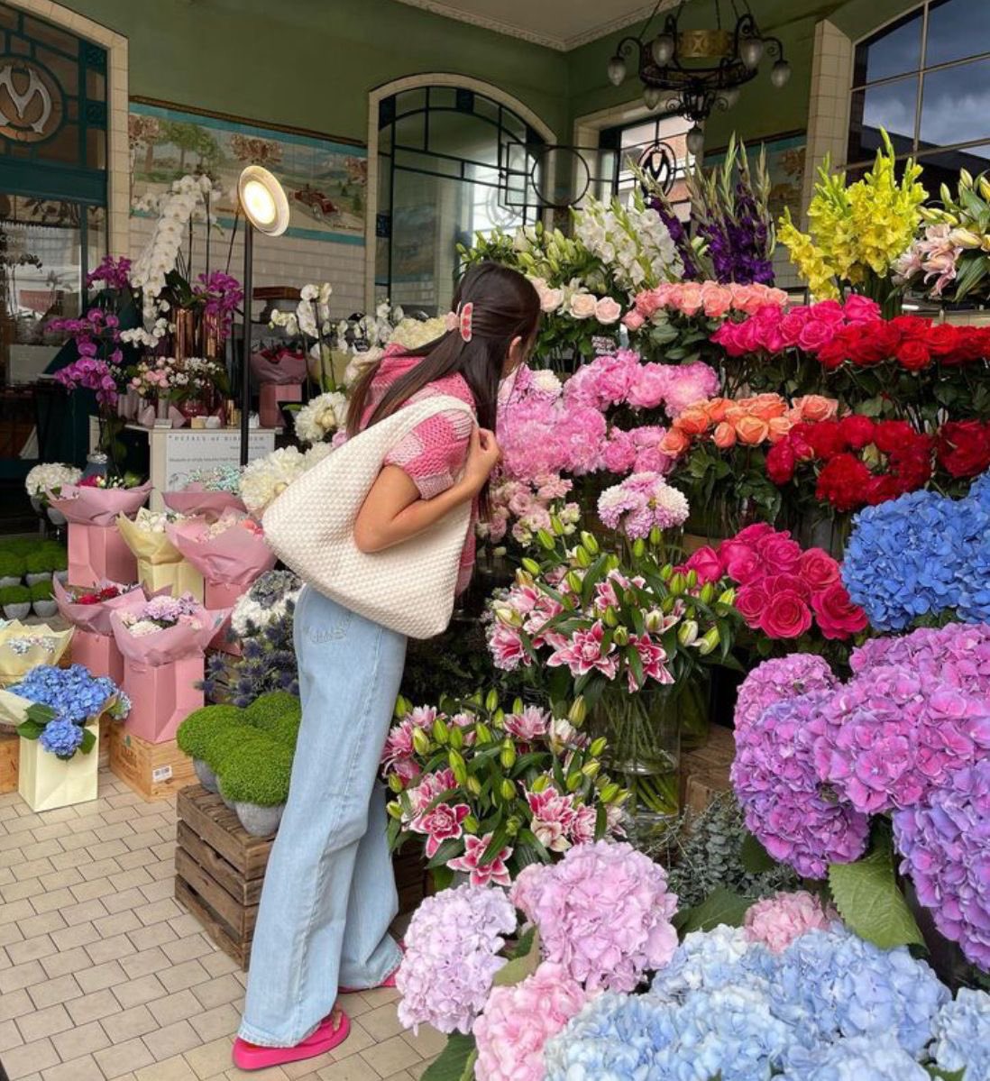 Diorgirlx's tweet photo. flowers https://t.co/bjjHQAQx2c