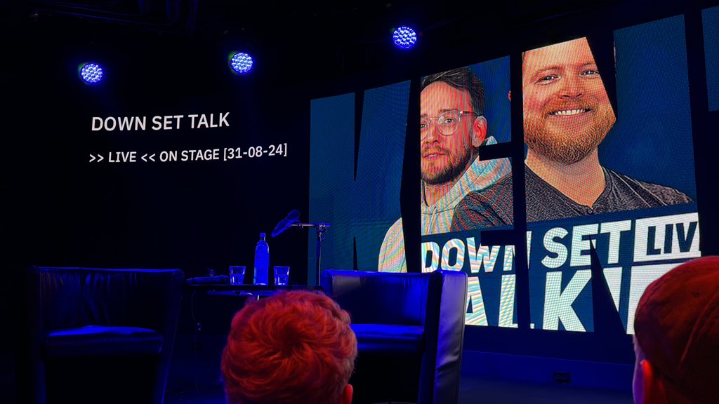 Gleich geht’s los. 

Die Vorfreude steigt. 

#downsettalklive <a href="/Down_Set_Talk/">Down Set Talk!</a>
