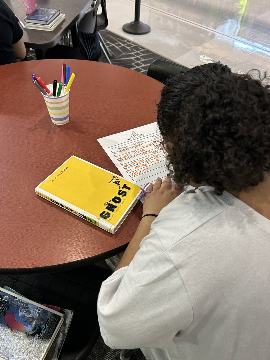 #Booktastings with a deliberate 5-star process is a great way to help our reluctant #middlegrade readers create an accurate list &amp; discover what they may actually like to read! #GrowingGreatness #ComalLibraries #TodayinComal