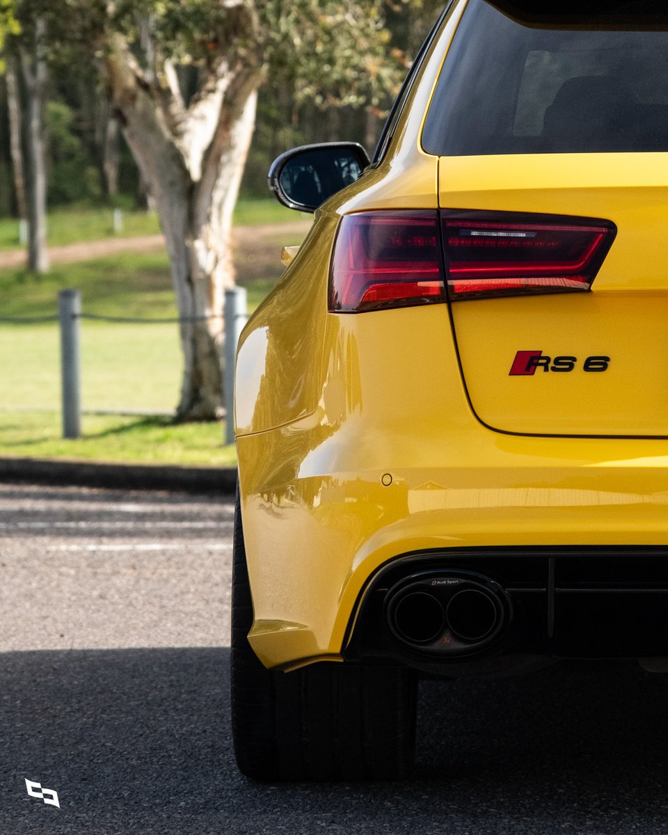 collectingcars_'s tweet photo. This Audi RS6 Avant Performance is a thrilling modern super-estate, finished in an Audi Exclusive colour scheme.
⁠
📍 LIVE NOW - Maitland, NSW, Australia⁠
⁠
https://t.co/yWA2kPVesV
⁠
#CollectingCars #Audi #AudiSport #RS6 #AudiRS6 #RS6Performance #Akrapovic #Wagon https://t.co/ZjQCBb48Jd