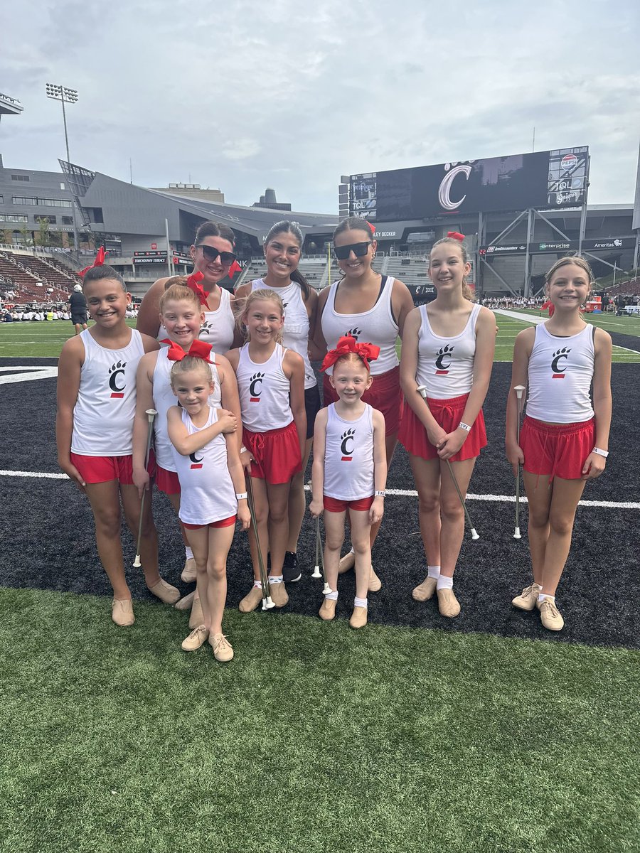 AndreaWhiting3's tweet photo. #bearcats https://t.co/jvNZeKivZi