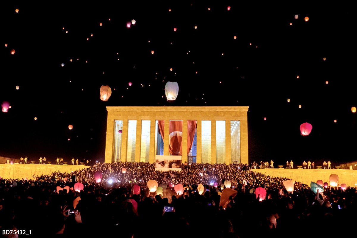 ATATÜRK TÜRKİYE'DİR, TÜRKİYE ATATÜRK!