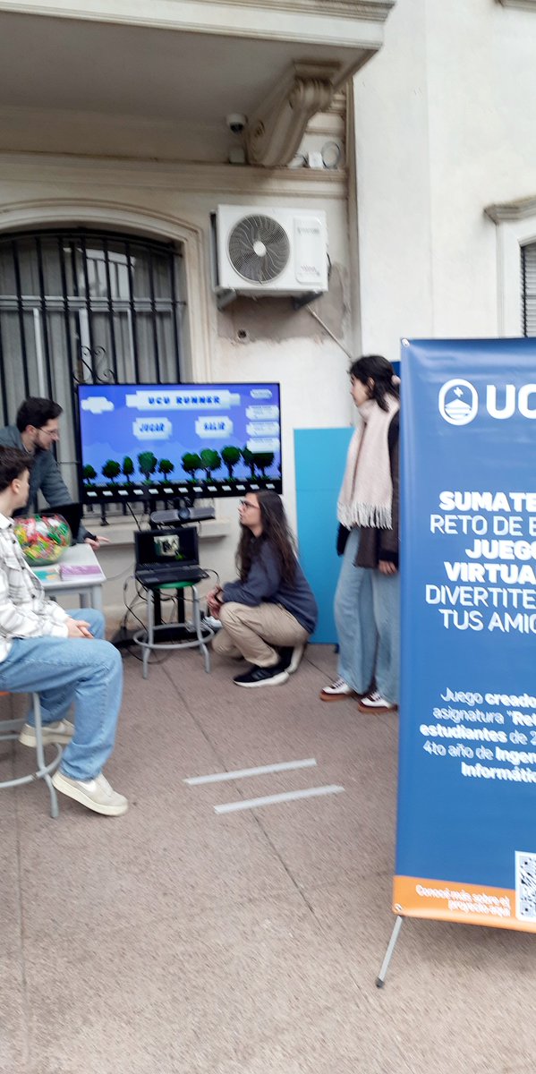naticolzada's tweet photo. Acompañando a la @UCUoficial  en la Feria de las Universidades de la #ScuolaItalianadiMontevideo. Un evento en el que más de 800 estudiantes de bachillerato de liceos públicos y privados, conocen las propuestas de estudios terciarios del mercado. Un gusto haber sido parte 🙂. https://t.co/eWXWKMRT74