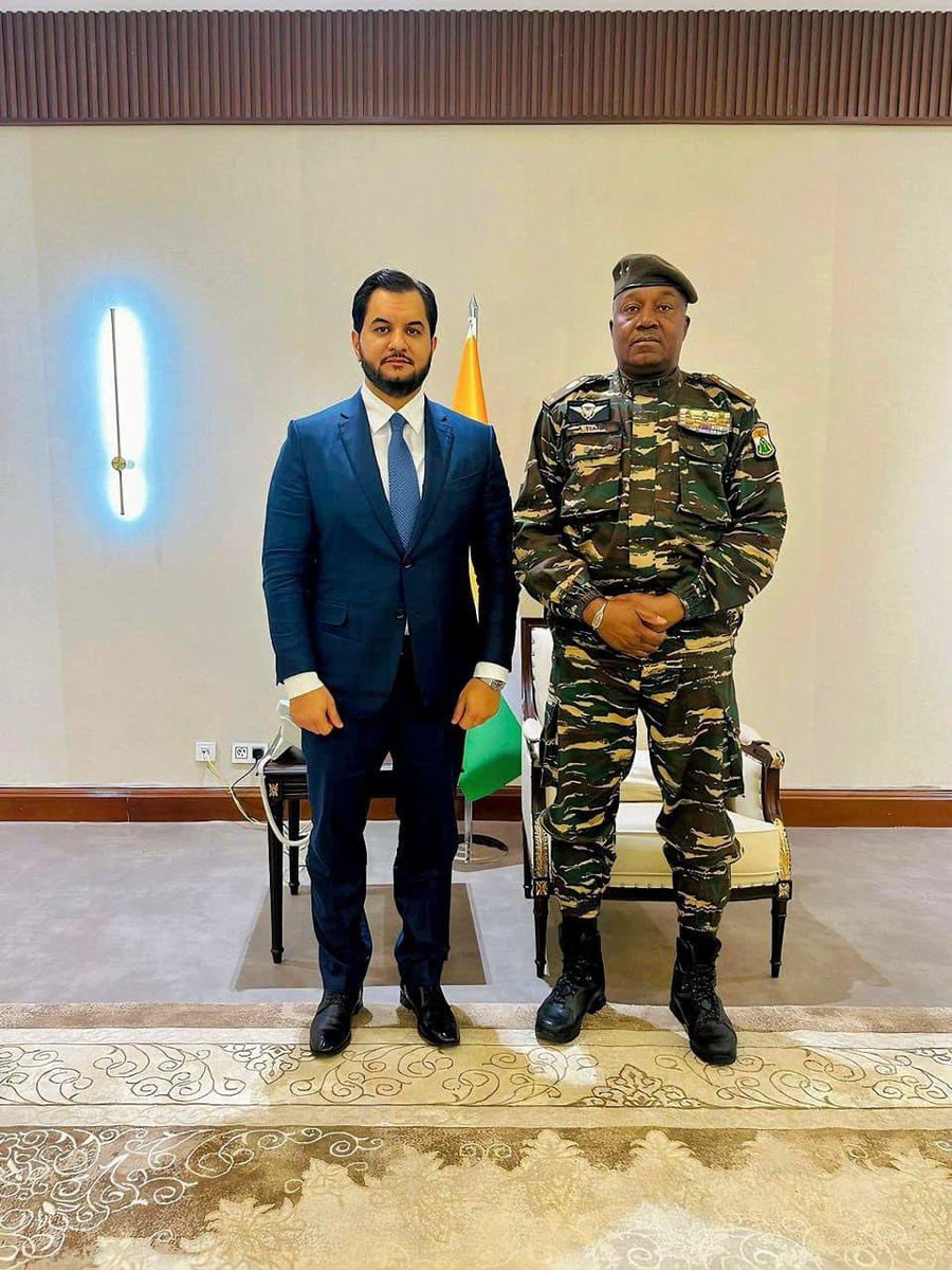 2HassanBe's tweet photo. The Republic of #Niger today, Lieutenant General Saddam Haftar” in a meeting with General “Abderrahmane Chiani, President of the National Council for the Protection of the Fatherland.

Within the framework of the regulation and protection of the borders https://t.co/c2EB57hOCf