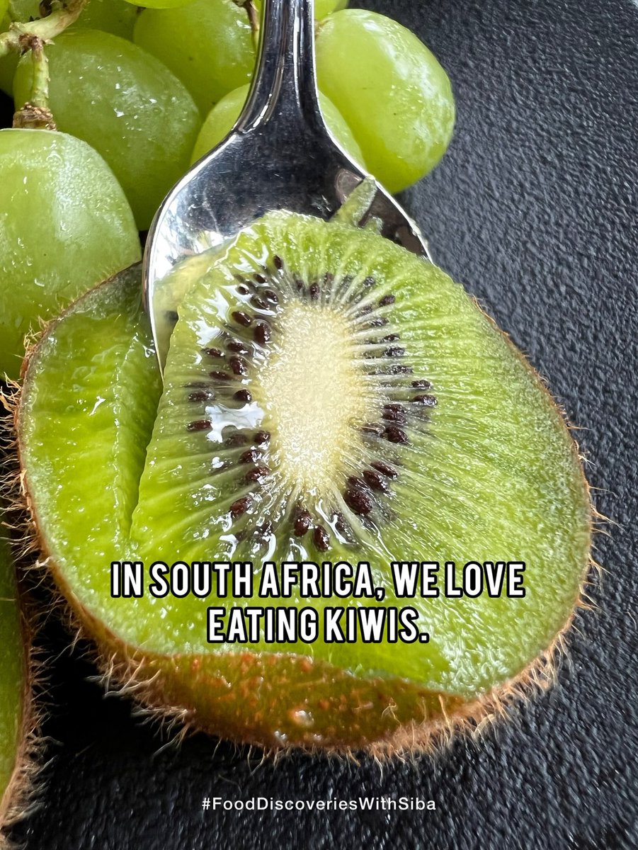 SibaMtongana's tweet photo. It’s part of our 1 of 5 a day. Just like the doctor ordered. 

Who else loves eating kiwis?  If you don’t gerrit, forget about it!

If you do, drop a 🇿🇦 below 

Congrats Bokke!! Sibatyile! 🎉🙌🏽😁

#FoodDiscoveriesWithSiba #GoBokke #Sibalicious #kiwis #goodfood #RSAvNZL #Springboks