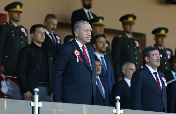 الرئيس #أردوغان :
- تركيا لا يمكنها أن تدير ظهرها لـ القدس، ولا أن تغمض عينها عن #فلسطين 🇵🇸

برأيك هل سيفعلها هذا الزعيم الإسلامي ويشارك عسكريا لنصرة المظلومين ‼️