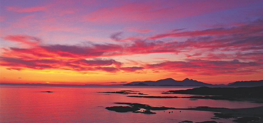 WestPeninsulas's tweet photo. The autumn and early winter in the peninsulas are the perfect time to come and chase the sunsets. Our west coast beaches provide stunning locations to watch the sun dip into the sea or behind the hills. 

📸 Photo credit Steven Marshall Photography https://t.co/c6PhLTLPyH