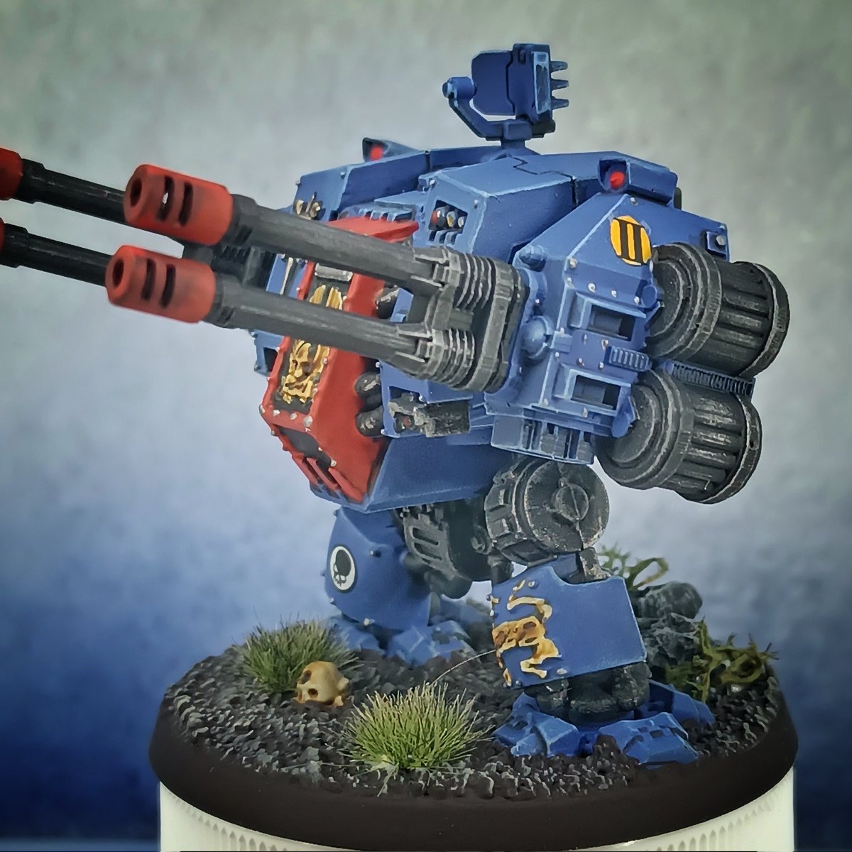 ManuelGauda's tweet image. My first "real" finished miniature in ages💪
Snapfit Cybot (4th ed.?) with 3d printed Arms, painted to fit 2nd/early 3rd edition
Colors used: citadel, @vallejocolors and @thearmypainter #Ultramarines
#warhammer40k #warhammer #wargaming #miniaturepainting