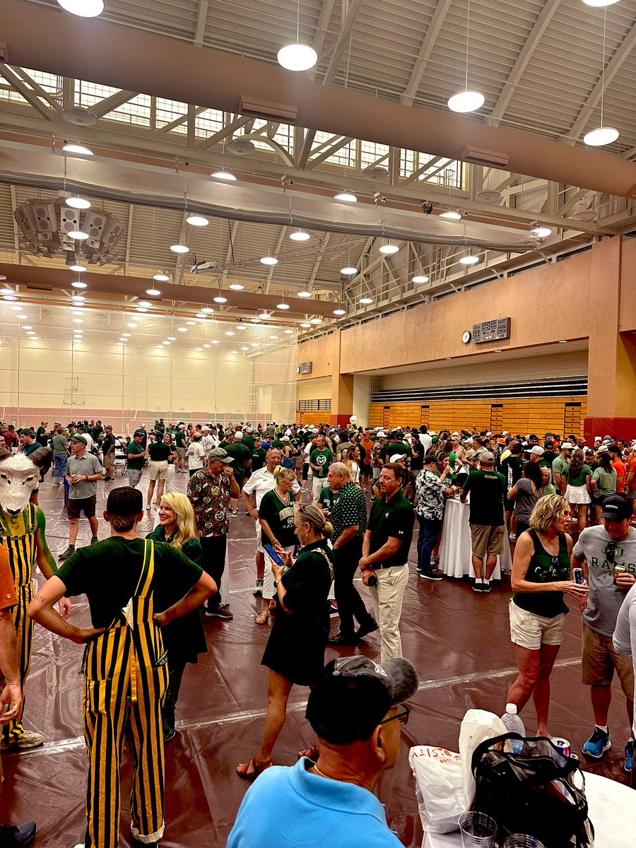 mapalas12's tweet photo. Ram Tailgate!
#RamClub x #Stalwart x #CSURams x #GoRams https://t.co/vTQmXbVI1l