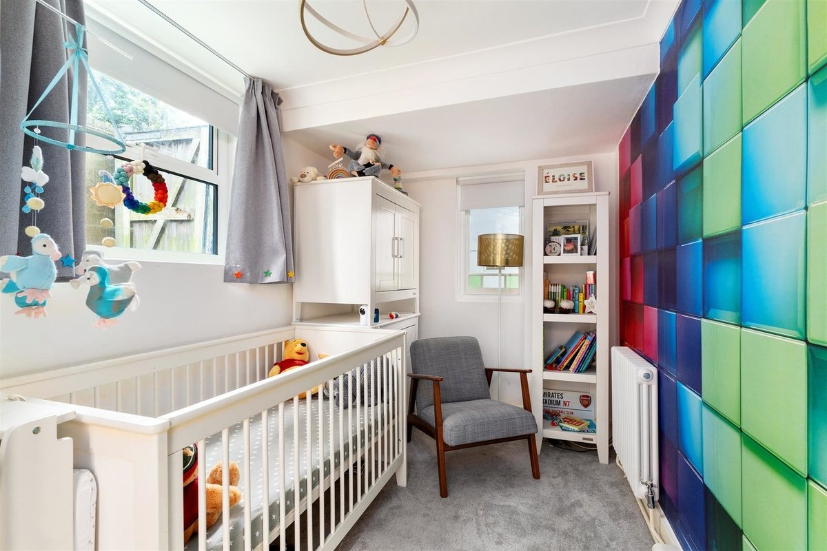 GROSVENOR ROAD, #WANSTEAD

3 bedroom, 2 bathroom apartment for sale: £637,000

A superbly spacious apartment, offering direct private entry door, two bathrooms, private patio with direct access to communal gardens beyond and off street parking.

pettyson.co.uk/property-for-s…