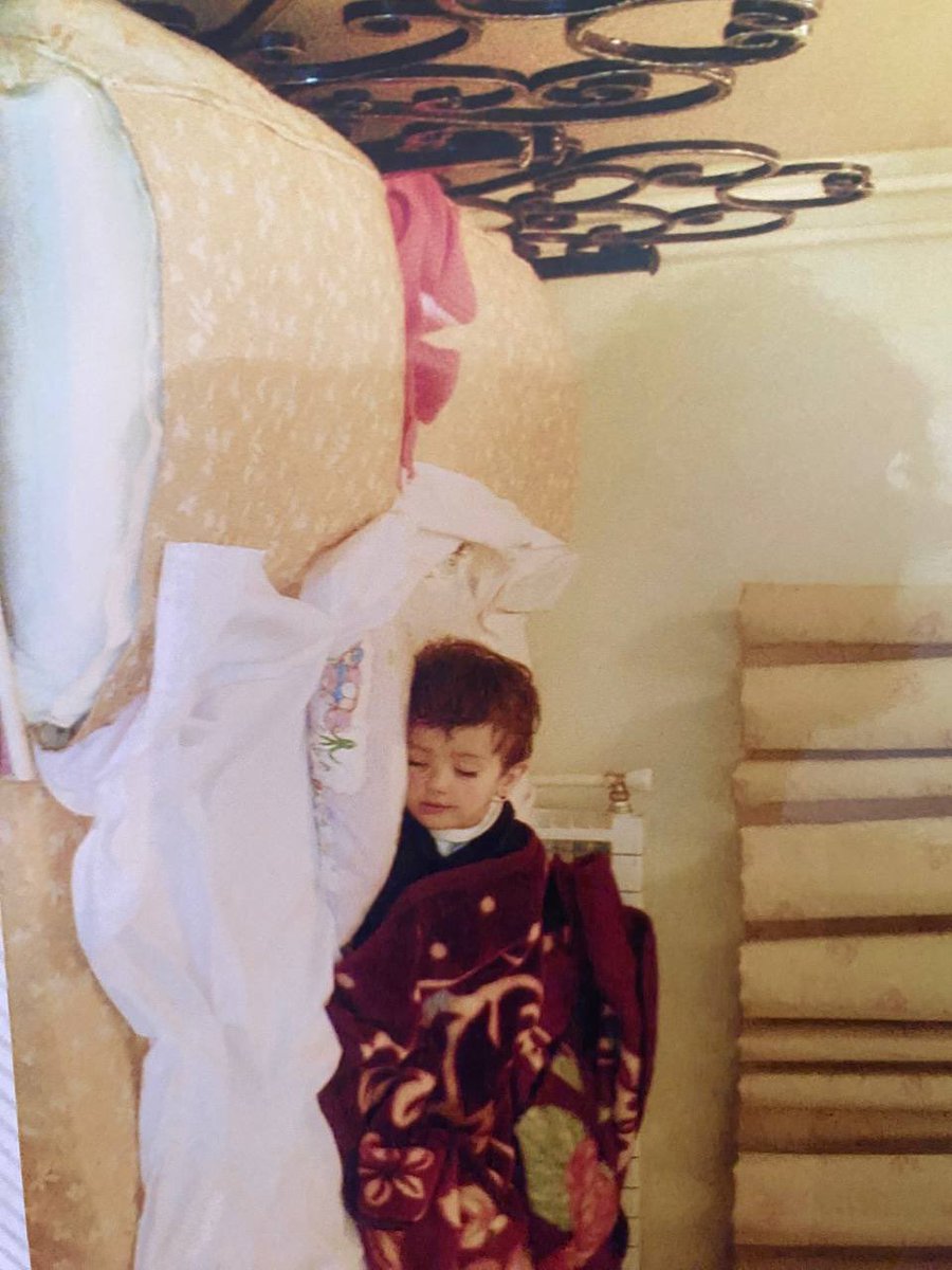 هتل ریتز 2011 پاریس مقدس
بنده در خواب هفت پادشاه🐥