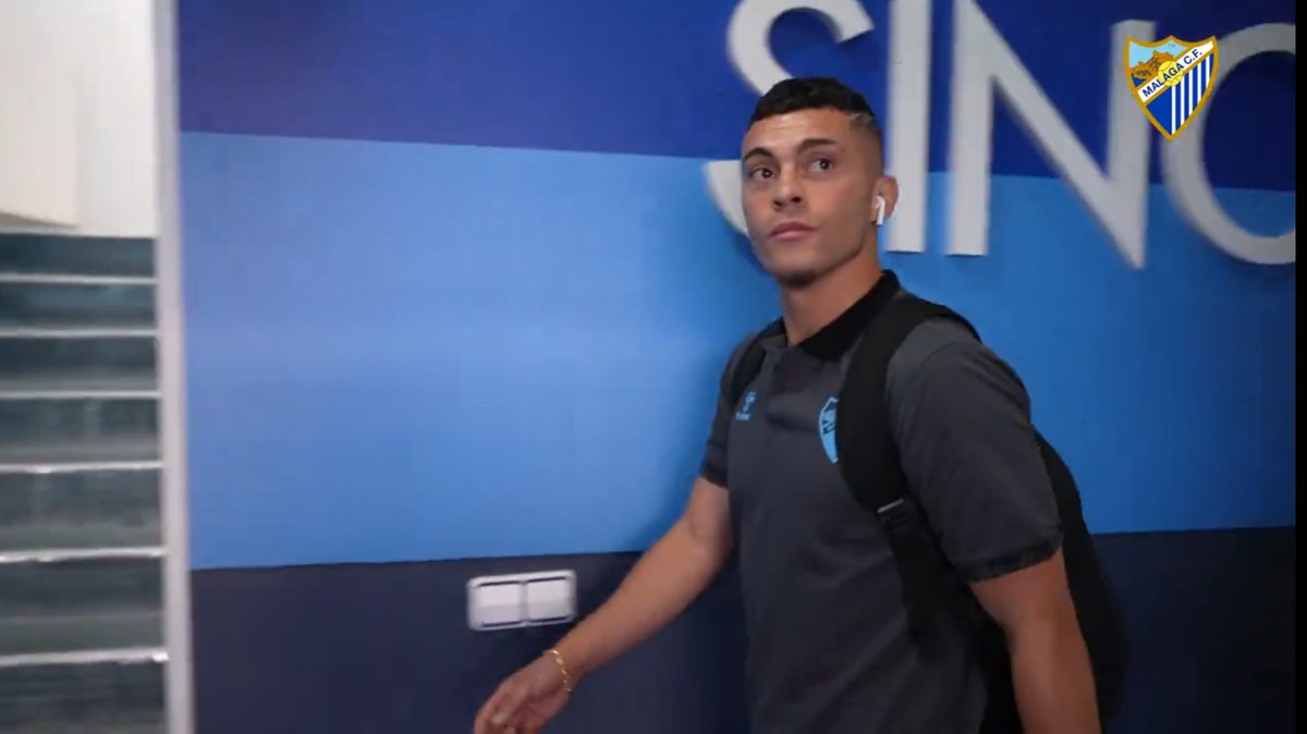Vamosmalagacf_'s tweet photo. La mirada de Yanis a la grada al pasar por el tunel https://t.co/0HNPqR8oWN