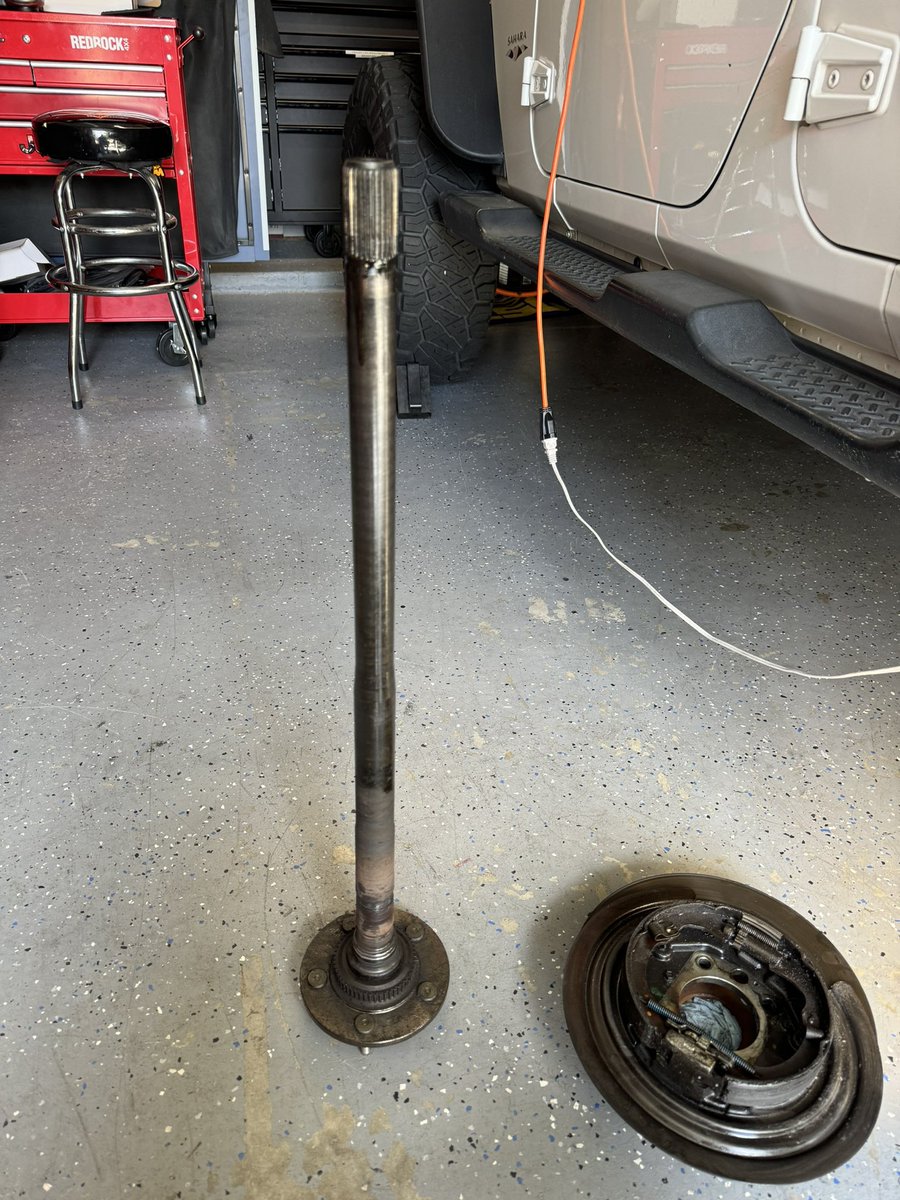 JohnsJeepGarage's tweet photo. I am normally have a very positive attitude! But right now I need to get some cussing 🤬 out of my system before anyone sees me. 🔧#dang #darnit #rascalrabbit https://t.co/iHFspVWboV