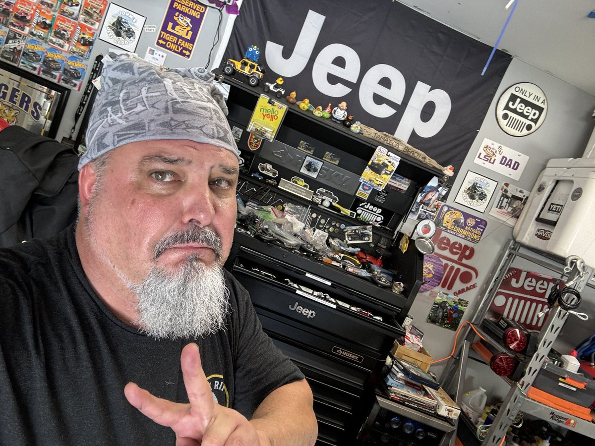 JohnsJeepGarage's tweet photo. I am normally have a very positive attitude! But right now I need to get some cussing 🤬 out of my system before anyone sees me. 🔧#dang #darnit #rascalrabbit https://t.co/iHFspVWboV