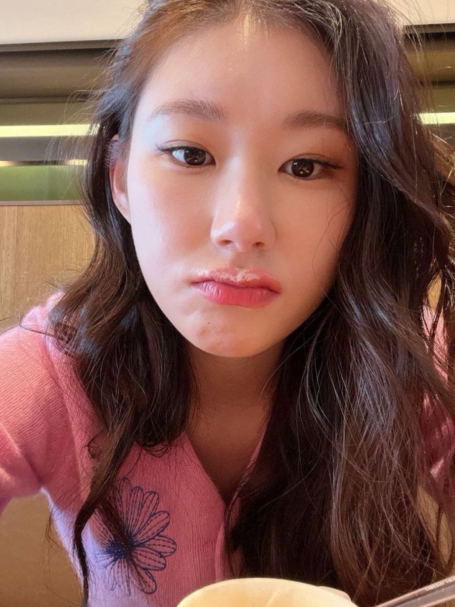 chaeryeong pics tweet media
