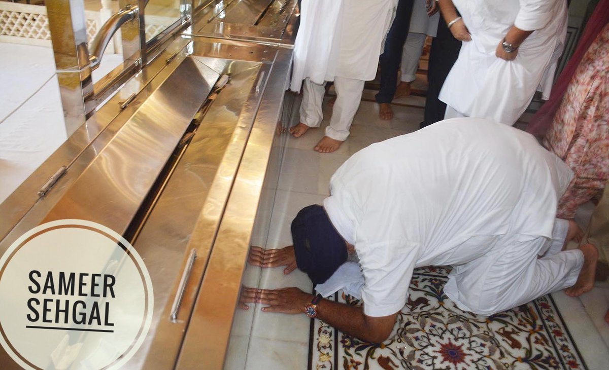 sameersehgal12's tweet photo. A day after being declared tankhaiya, SAD president Sukhbir Singh Badal appeared at Akal Takht today and again tendered apologies for the mistakes. HT Photo by Sameer Sehgal https://t.co/ENhjBj9bVk