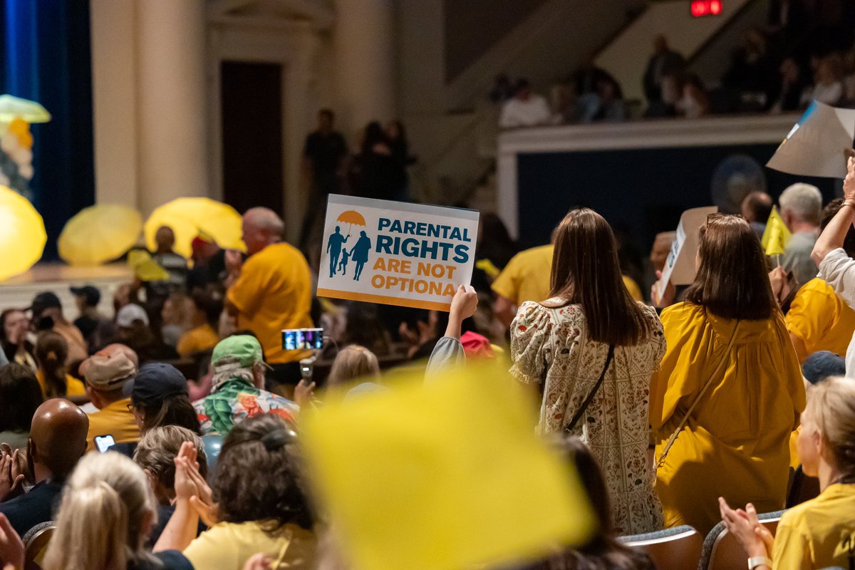 Moms4Liberty's tweet photo. “It can feel hopeless at times, but we are far more more powerful… we the people are far more powerful than them.” - @TulsiGabbard
The silent majority isn’t silent anymore. There is power in speaking up - we are Moms for Liberty & we #marchforkids https://t.co/1GldA9OckR