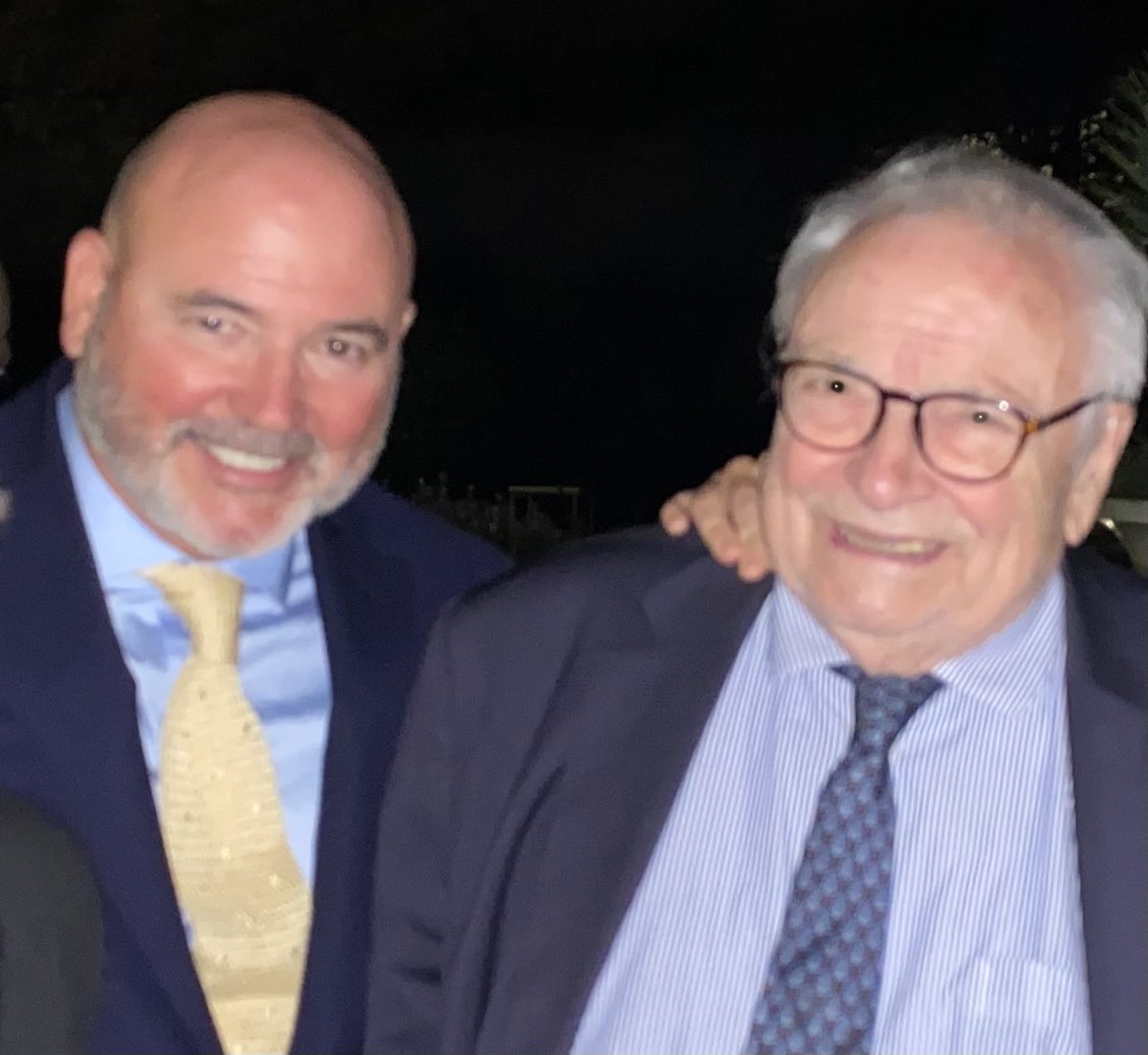 GarbariniPascal's tweet image. Henri Leclerc est décédé.Profonde tristesse.Immense plaideur. Avocat courageux malgré l’adversité! Homme de convictions. Ardent défenseur des droits de l’homme. Sa voix résonnera pour toujours dans toutes les salles d’audience . Fier d’avoir été son collaborateur. À sa famille .