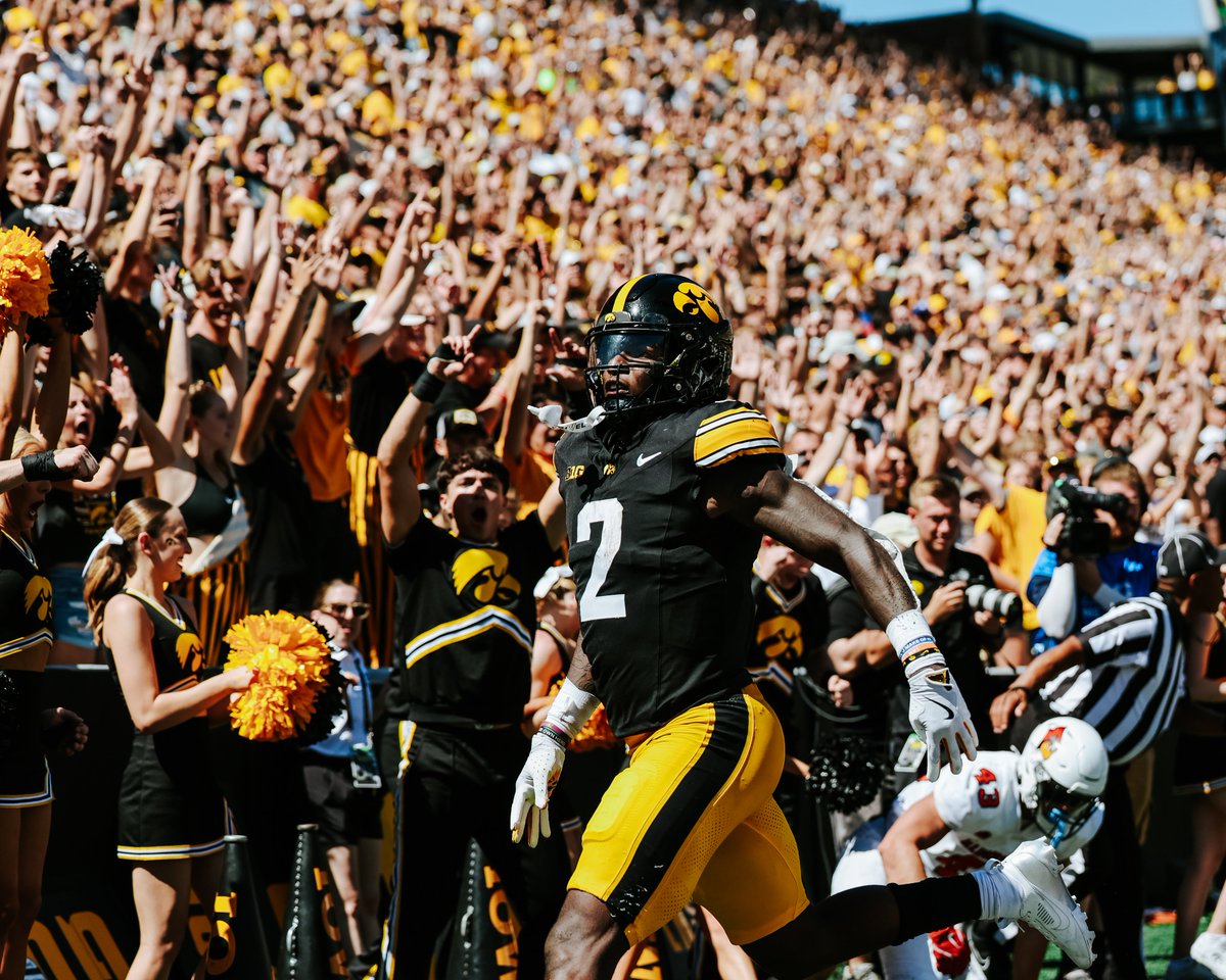 The roar of Kinnick &gt;&gt;

<a href="/Kj_Superman2/">K2</a> x #Hawkeyes