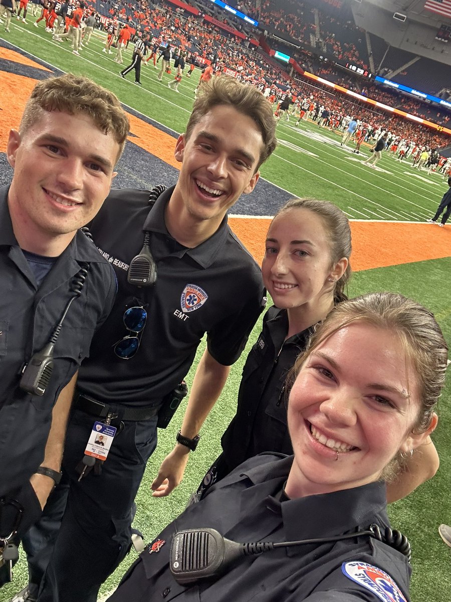 jcollarddebeau's tweet photo. #cuseGameDay EMS for Cuse! 🍊 https://t.co/eM5Qg0Ad4x