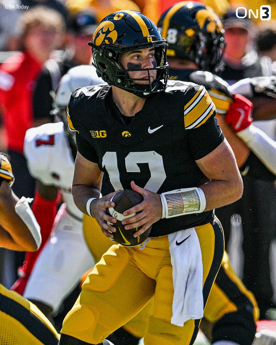 Iowa QB Cade McNamara today vs. Illinois State: 

🔥 21/31 C/ATT
🔥 251 passing yards 
🔥 3 TDs
🔥 0 INTs

on3.com/db/cade-mcnama…