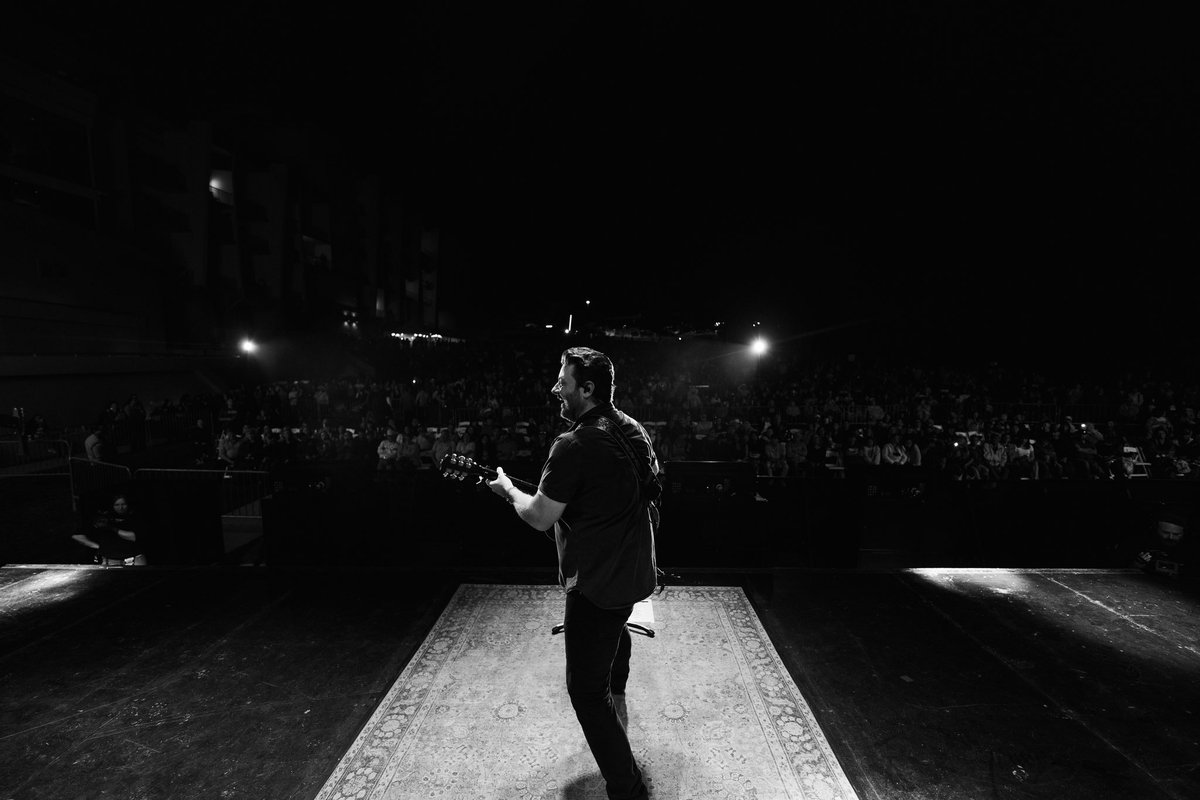 ChrisYoungMusic's tweet image. What a crowd New Mexico! Thank y’all for jammin’ out with us!