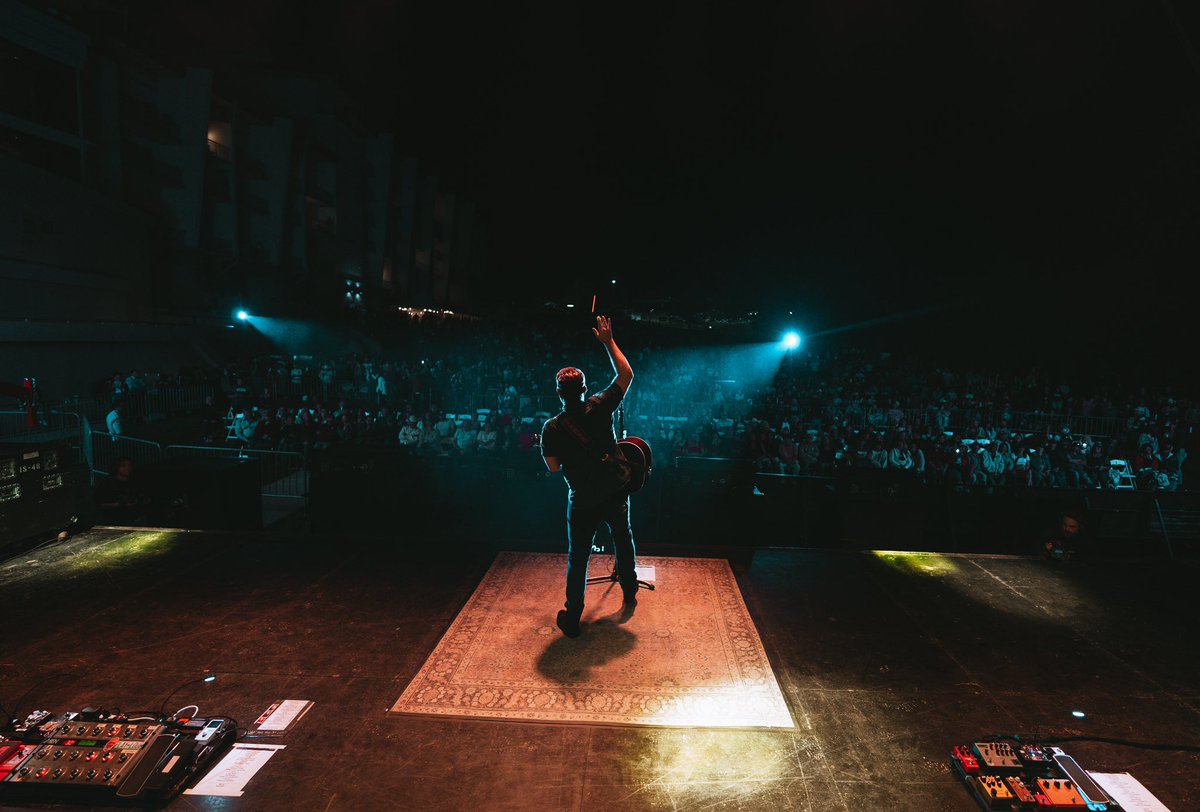 ChrisYoungMusic's tweet image. What a crowd New Mexico! Thank y’all for jammin’ out with us!