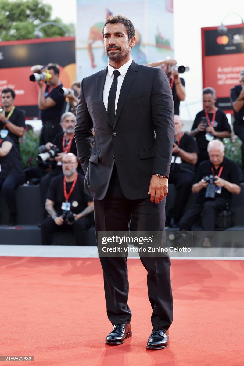 Mi rey turco en la alfombra roja de Venecia. 🥰 Guapísimo como siempre. ❤️

Seni seviyorum İbo. Sen en iyisin
🫶🏼🫶🏼🫶🏼

#İbrahimÇelikkol
#venezia81