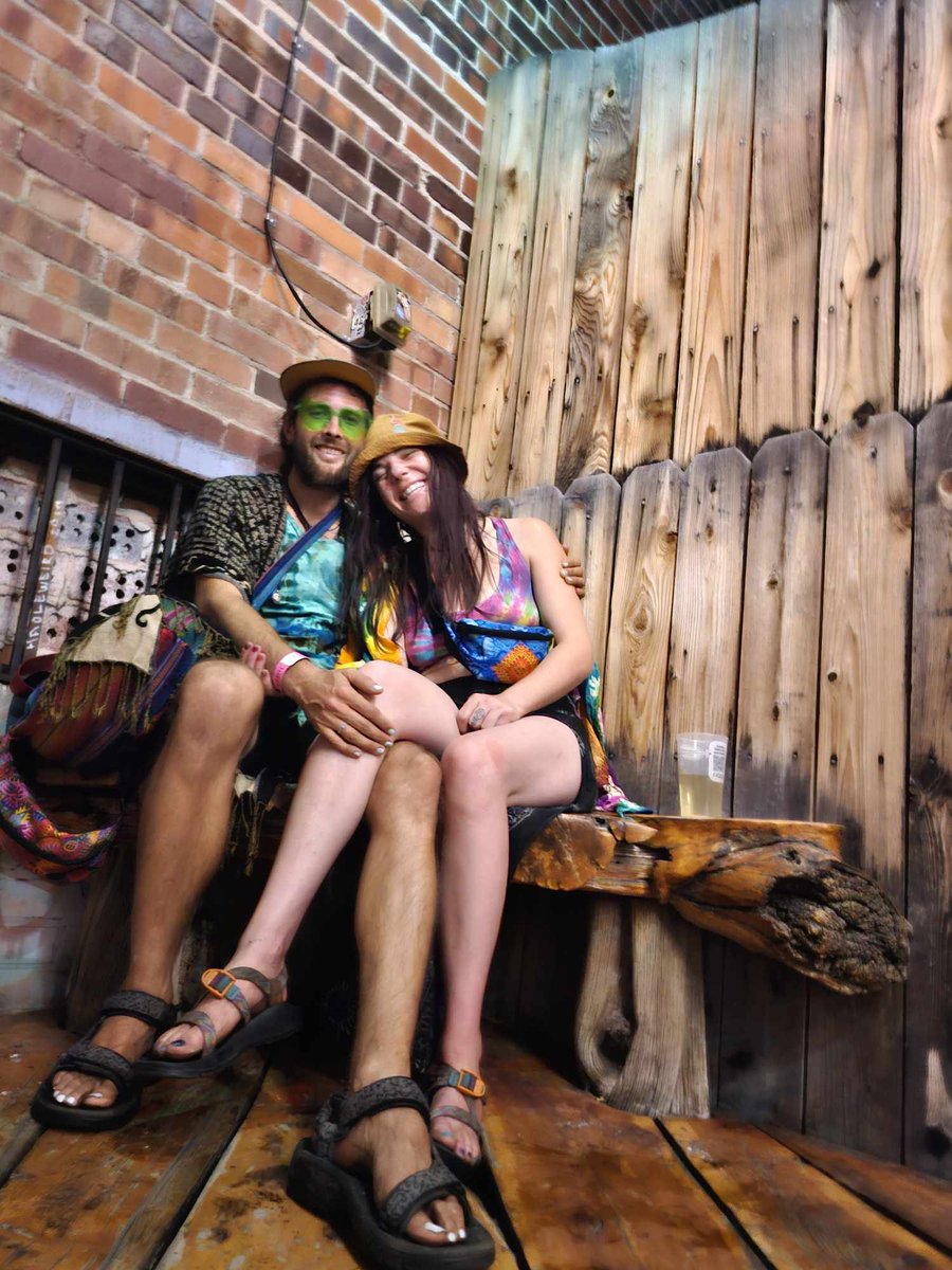 vibrantellie's tweet photo. met the love of my life at Mondegreen.
now we’re at Dicks and it is pure BLISS.
Thank you Phish.
#everythingsright https://t.co/GouNUP9rPm