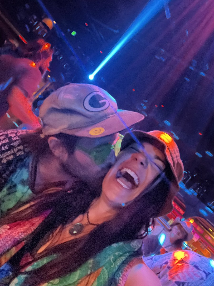 vibrantellie's tweet photo. met the love of my life at Mondegreen.
now we’re at Dicks and it is pure BLISS.
Thank you Phish.
#everythingsright https://t.co/GouNUP9rPm