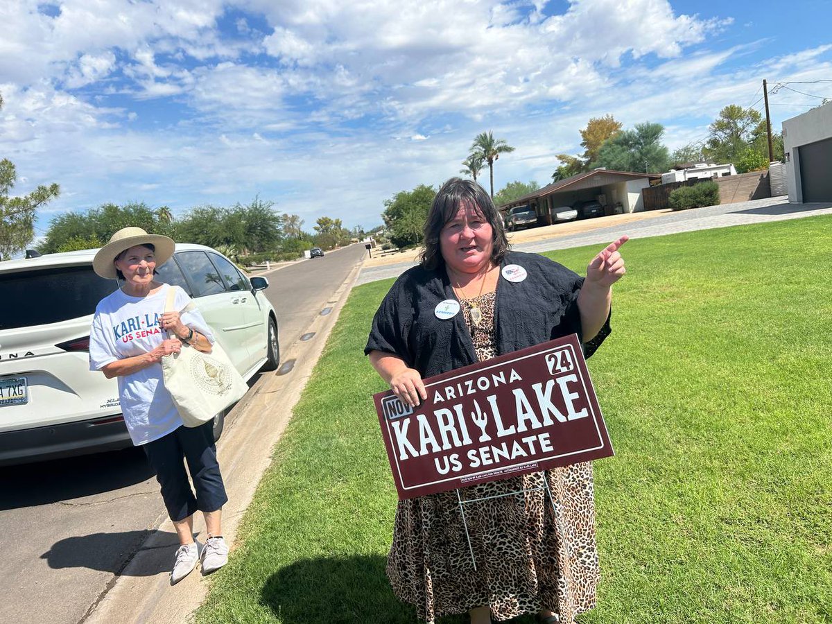 KariLakeWarRoom's tweet image. Paula from the #Kennedy24 team secures her first-yard sign for Team Kari Lake!!! 

This is the unity we need to save America!

The best is yet to come!!!

#MakeArizonaGrandAgain
