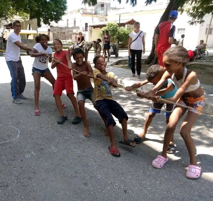 Roilancu1's tweet photo. En el #Cerro, #LaHabanaDeTodos también se mueve.
Andamos en #ModoVerano y en #ModoVictoria y con el corazón ❤ en el pecho latiendo por #Cuba.
#LaHabanaViveEnMí https://t.co/SdS4XY8fAP