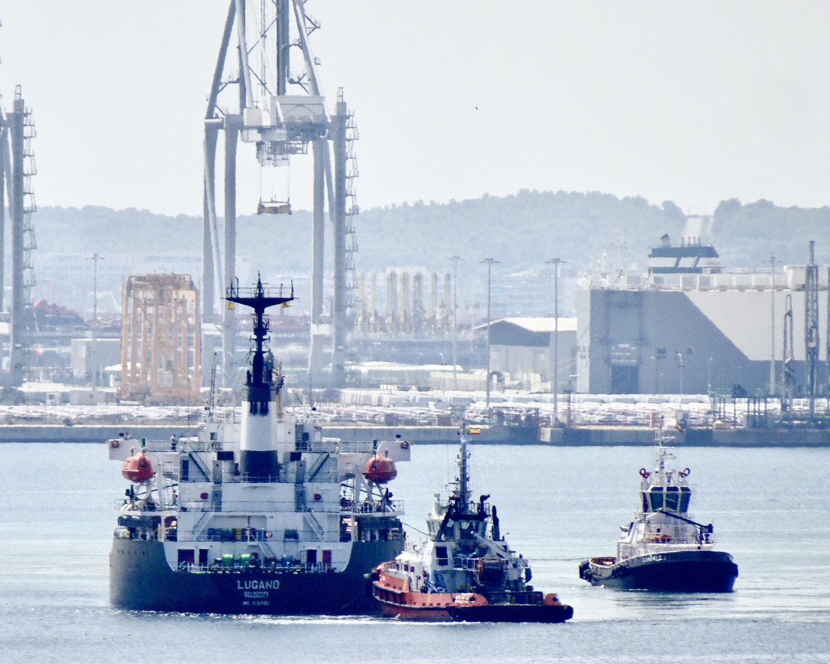 AfricaUya's tweet image. LUGANO ready to berth🤓 #Pilot #tug #Tarragona #ship #VTS #port #shipspotter #maritime #Saturday #countdown