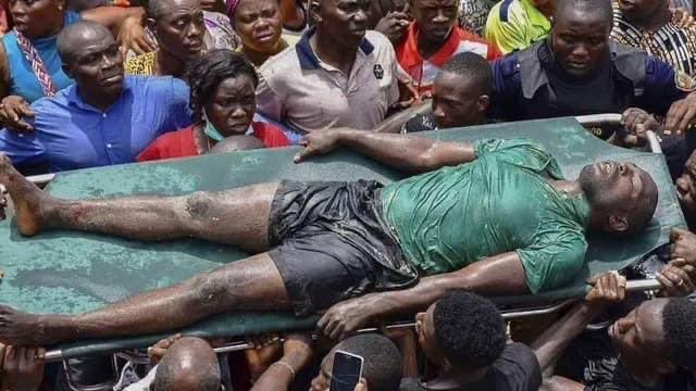 chezo1996's tweet photo. Mwanaume azimia Zambia baada ya kujua nyumba walopanga na kulipa kodi kwa miaka 15 ni ya mkewe.

source Zoom Africa https://t.co/FuDC41osPw