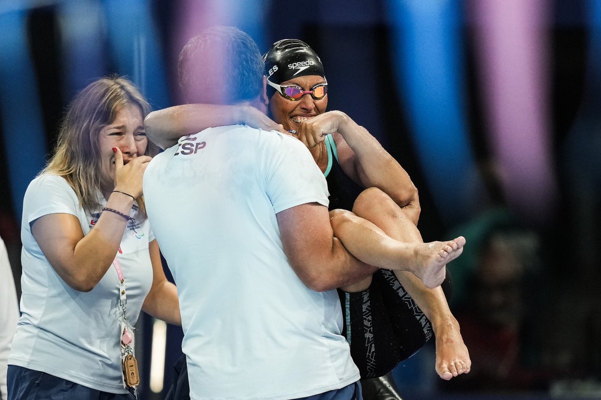 incluswim_'s tweet photo. ¡𝐇𝐈𝐒𝐓𝐎𝐑𝐈𝐀 𝐝𝐞𝐥 𝐝𝐞𝐩𝐨𝐫𝐭𝐞 𝐞𝐬𝐩𝐚𝐧̃𝐨𝐥! 🇪🇸
🥉 @teresa_perales logra la medalla de bronce en 50m espalda S2 🏊♀️
🤯 ¡La leyenda de la natación española iguala el palmarés de Michael Phelps con 28 medallas!
¡Sin palabras! 🤩
#SomosINCLUSwim🏊♀️ https://t.co/9xnrx3KuU5
